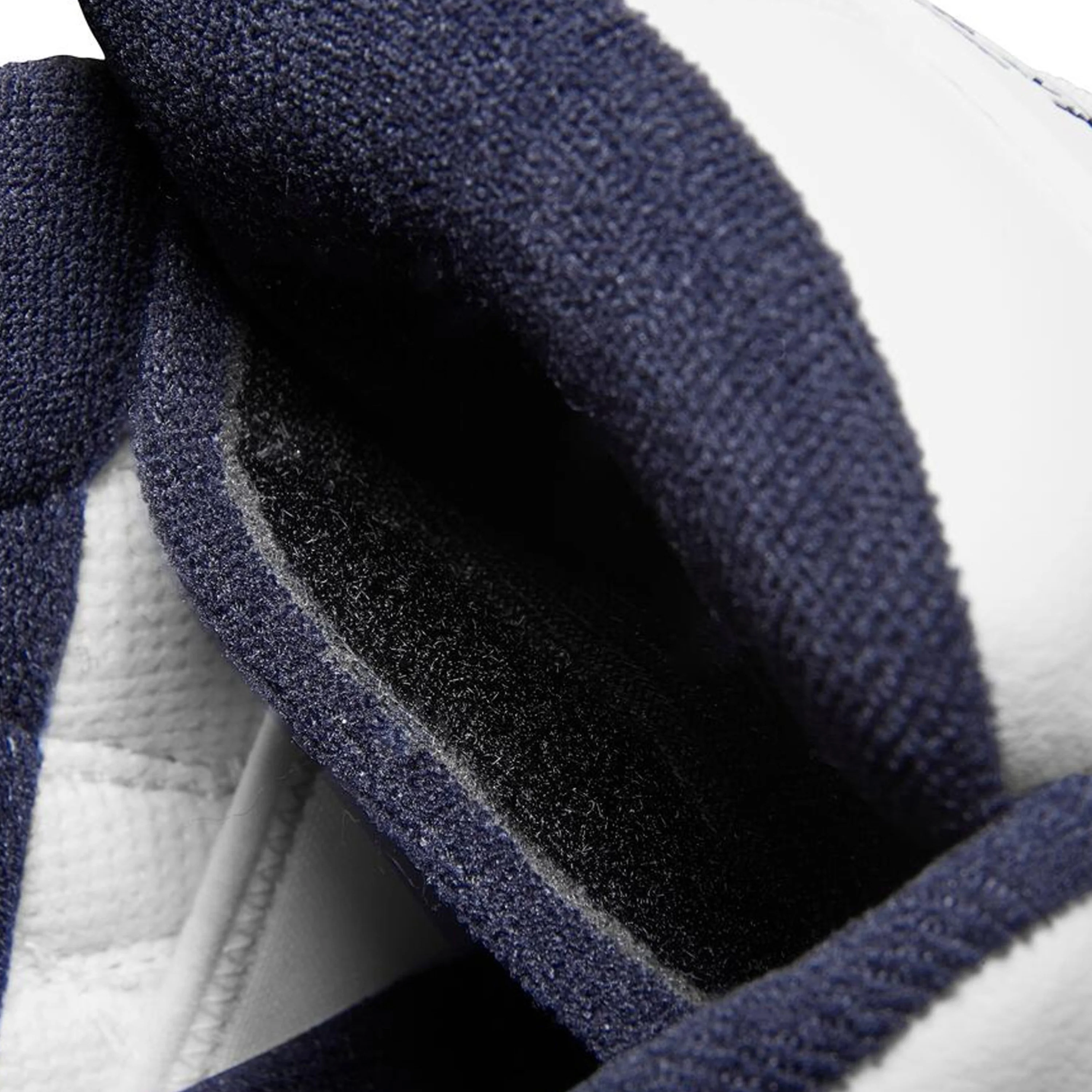 ÉS THE MUSKA WHITE - Image 3