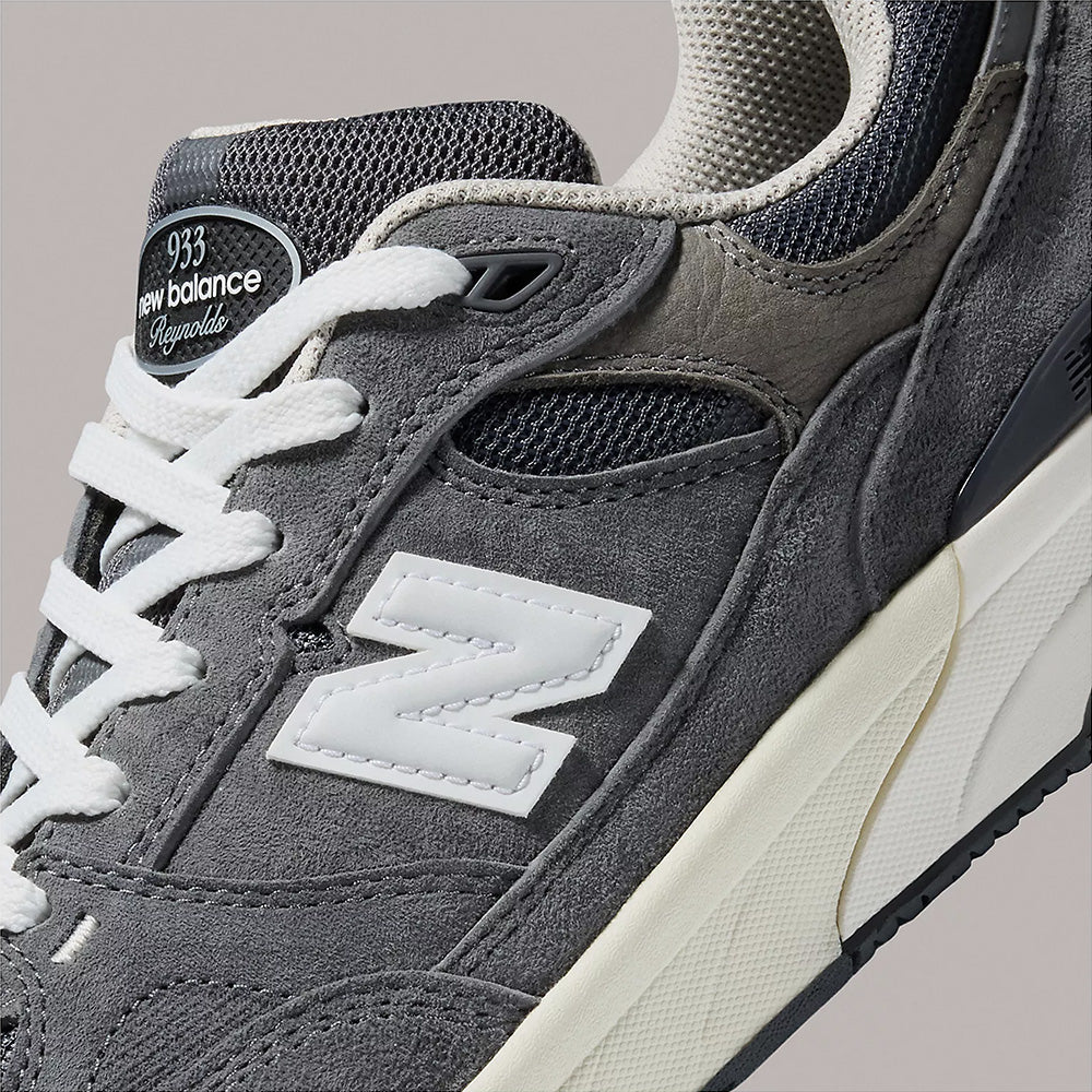 NB NUMERIC "GREY DAYS" REYNOLDS 933 DARK GREY / WHITE - Image 2