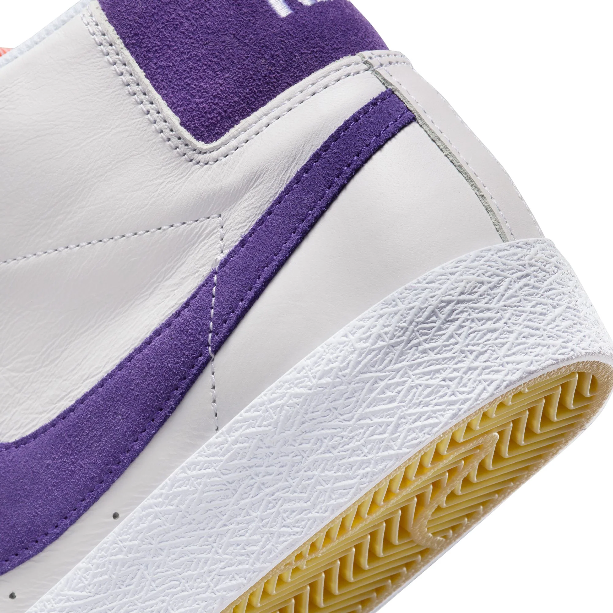 NIKE SB BLAZER MID ISO ORANGE LABEL WHITE / COURT PURPLE - Image 4