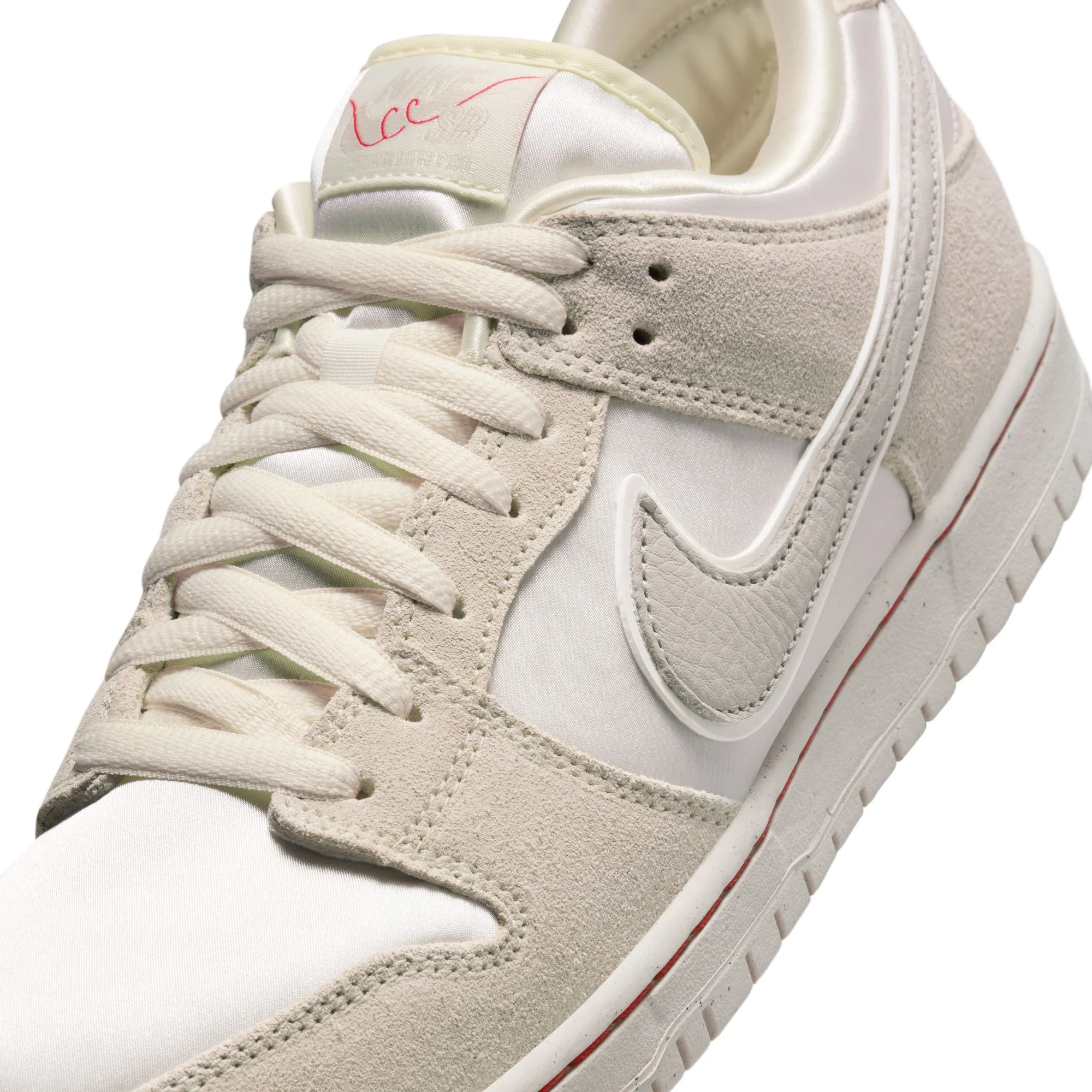 NIKE SB 'CITY OF LOVE' DUNK LOW PRO WHITE / RED - Image 2