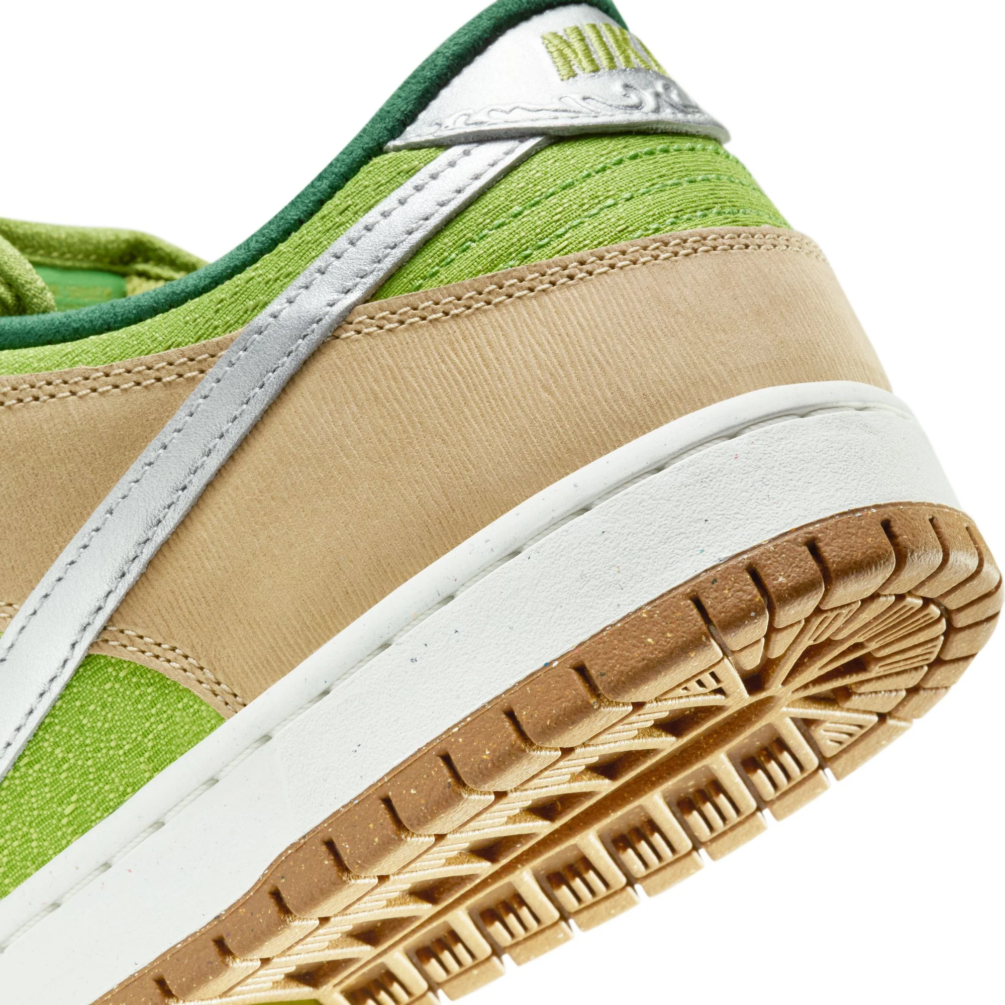 NIKE SB DUNK LOW PRO WC "ESCARGOT" SESAME / METALLIC SILVER-PEAR - Image 7