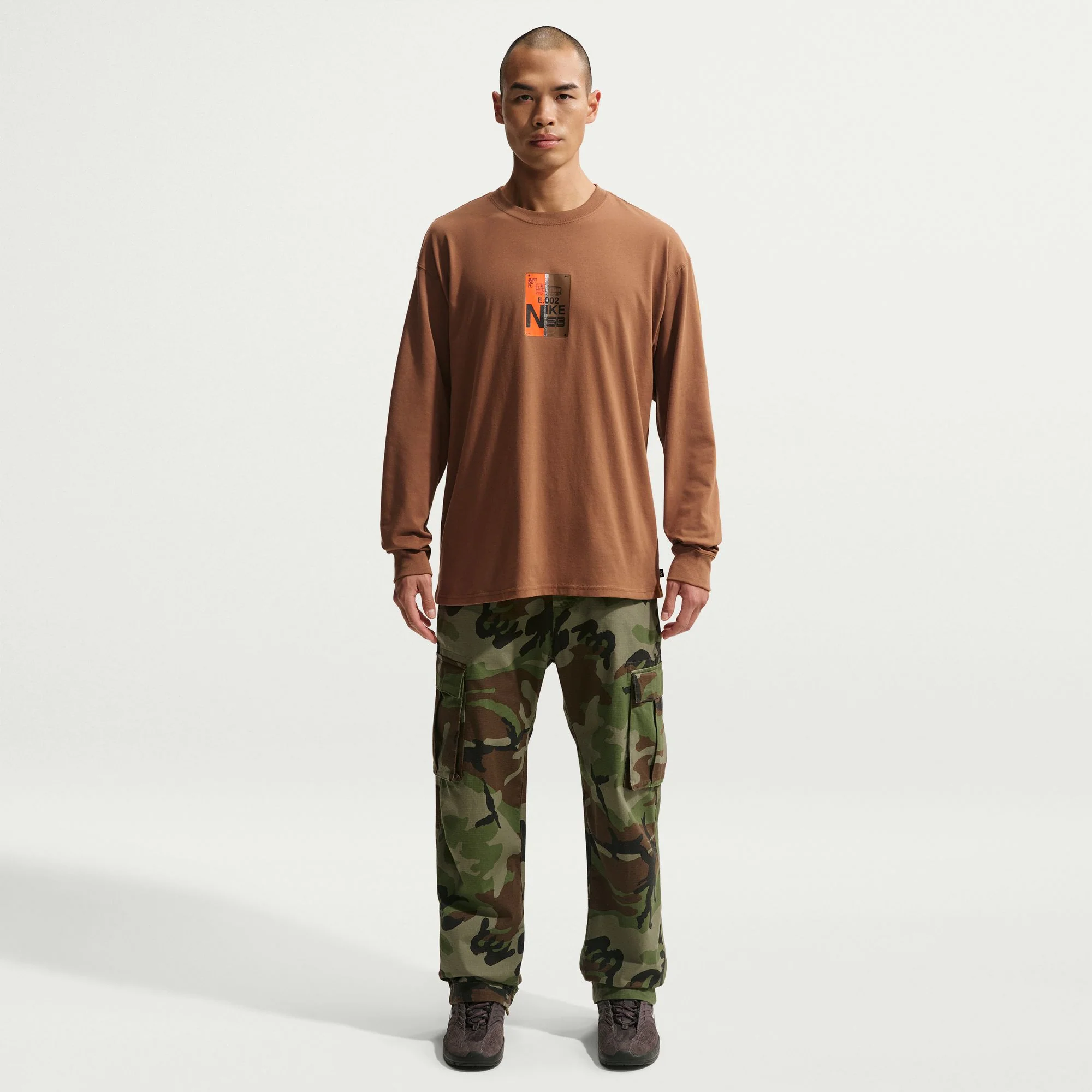 NIKE SB "FAST PASS" LONG SLEEVE BROWN / SAFETY ORANGE - Image 3