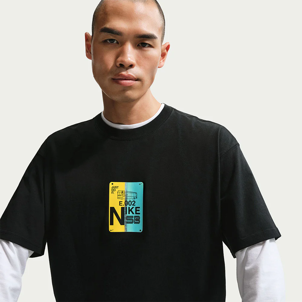 NIKE SB "FAST PASS" TEE BLACK - Image 2