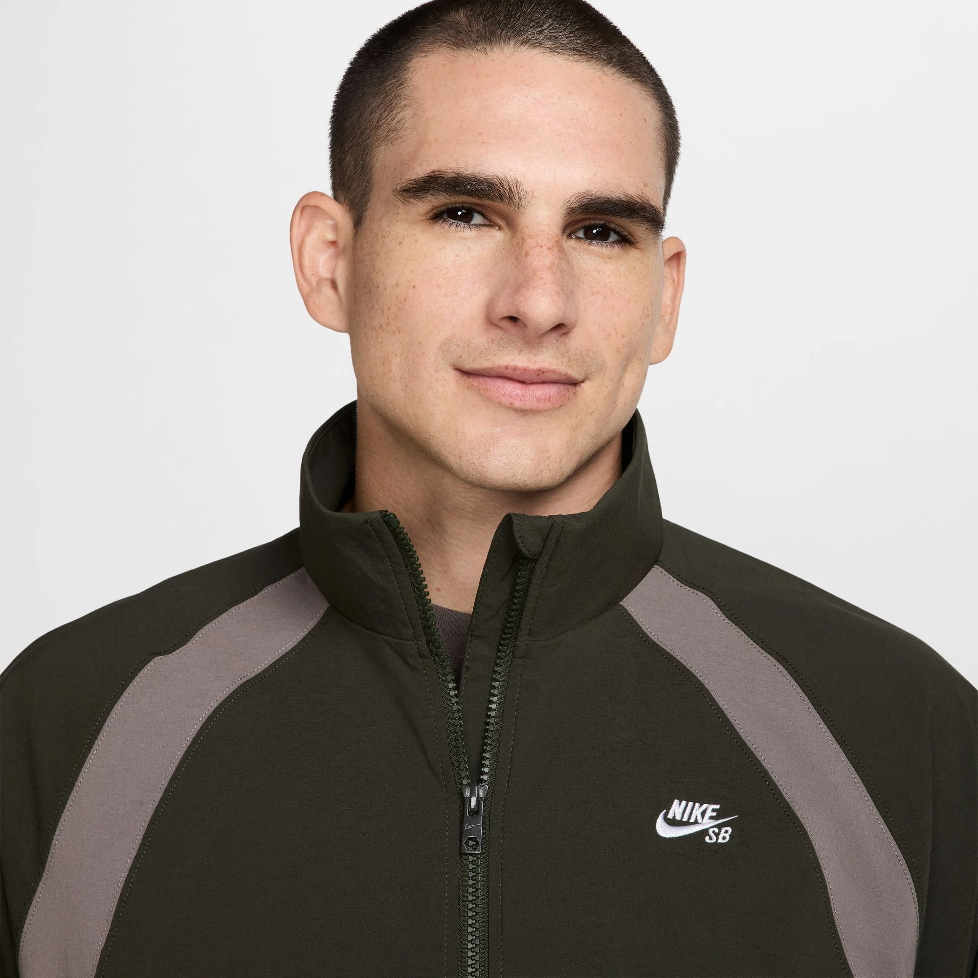 NIKE SB FULL-ZIP WOVEN SKATE JACKET SEQUOIA / CAVE STONE / WHITE - Image 2