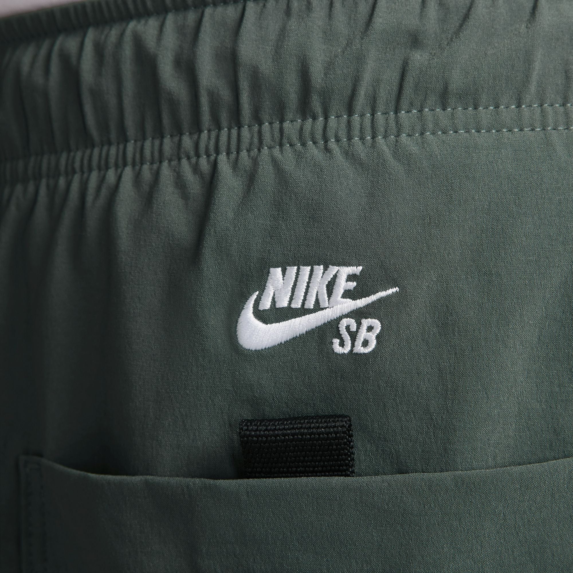 NIKE SB KEARNY CARGO SKATE PANTS VINTAGE GREEN - Image 4