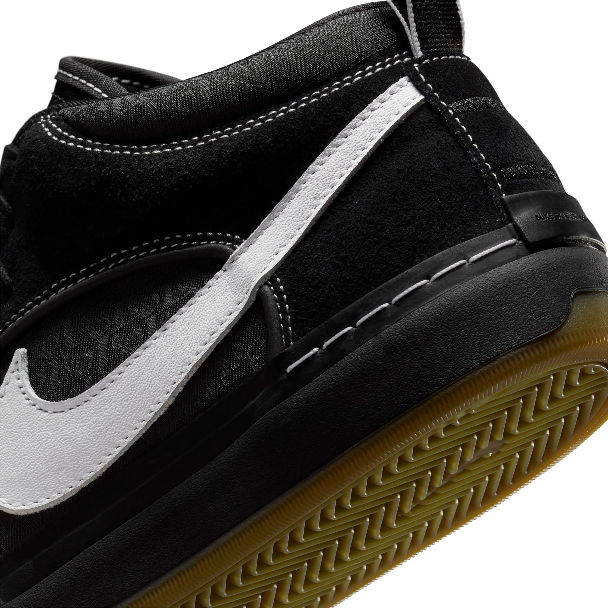 NIKE SB REACT LEO BLACK / WHITE-BLACK-GUM - Image 8