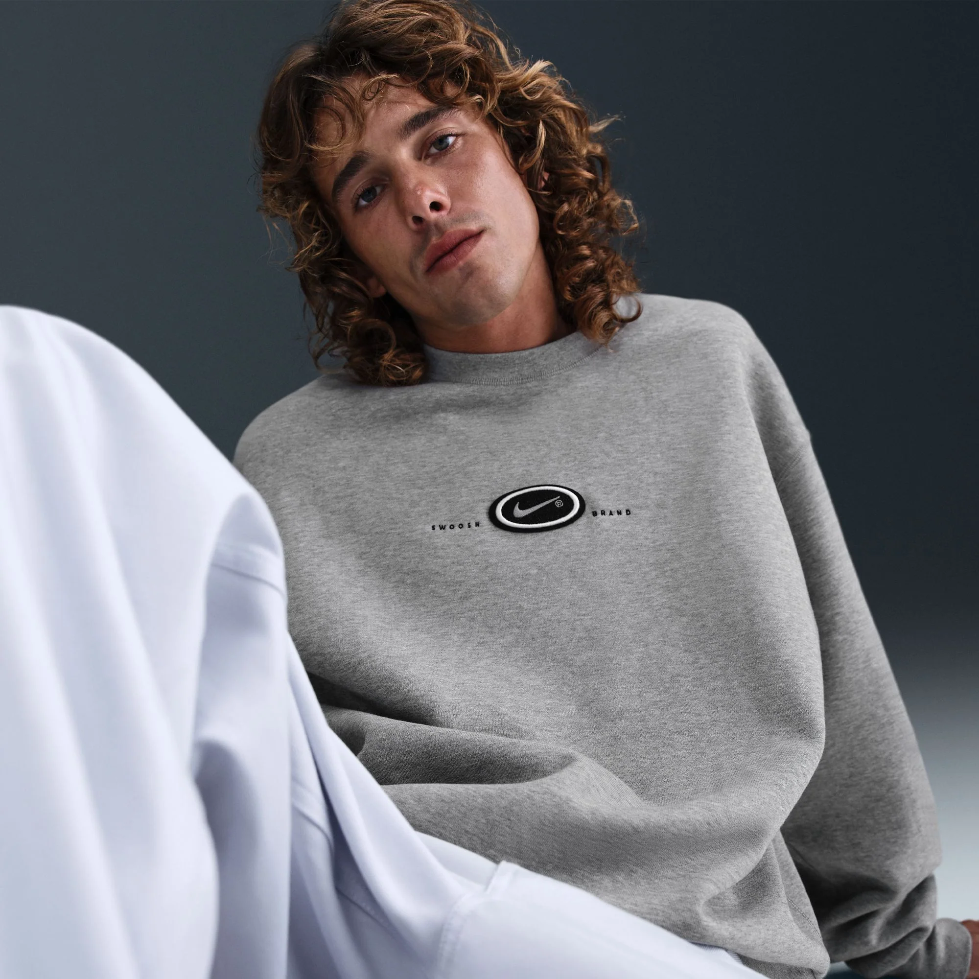 NIKE SB X KOSTON FLEECE CREWNECK GREY HEATHER - Image 4
