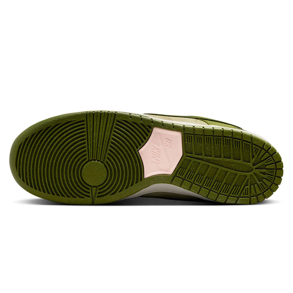 NIKE SB YUTO DUNK LOW PRO ASPARAGUS GREEN / LEGION GREEN-LT KHAKI - Image 2