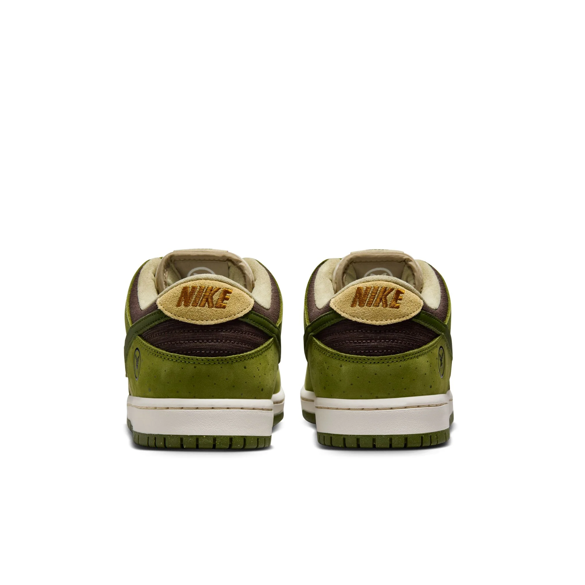 NIKE SB YUTO DUNK LOW PRO ASPARAGUS GREEN / LEGION GREEN-LT KHAKI - Image 3