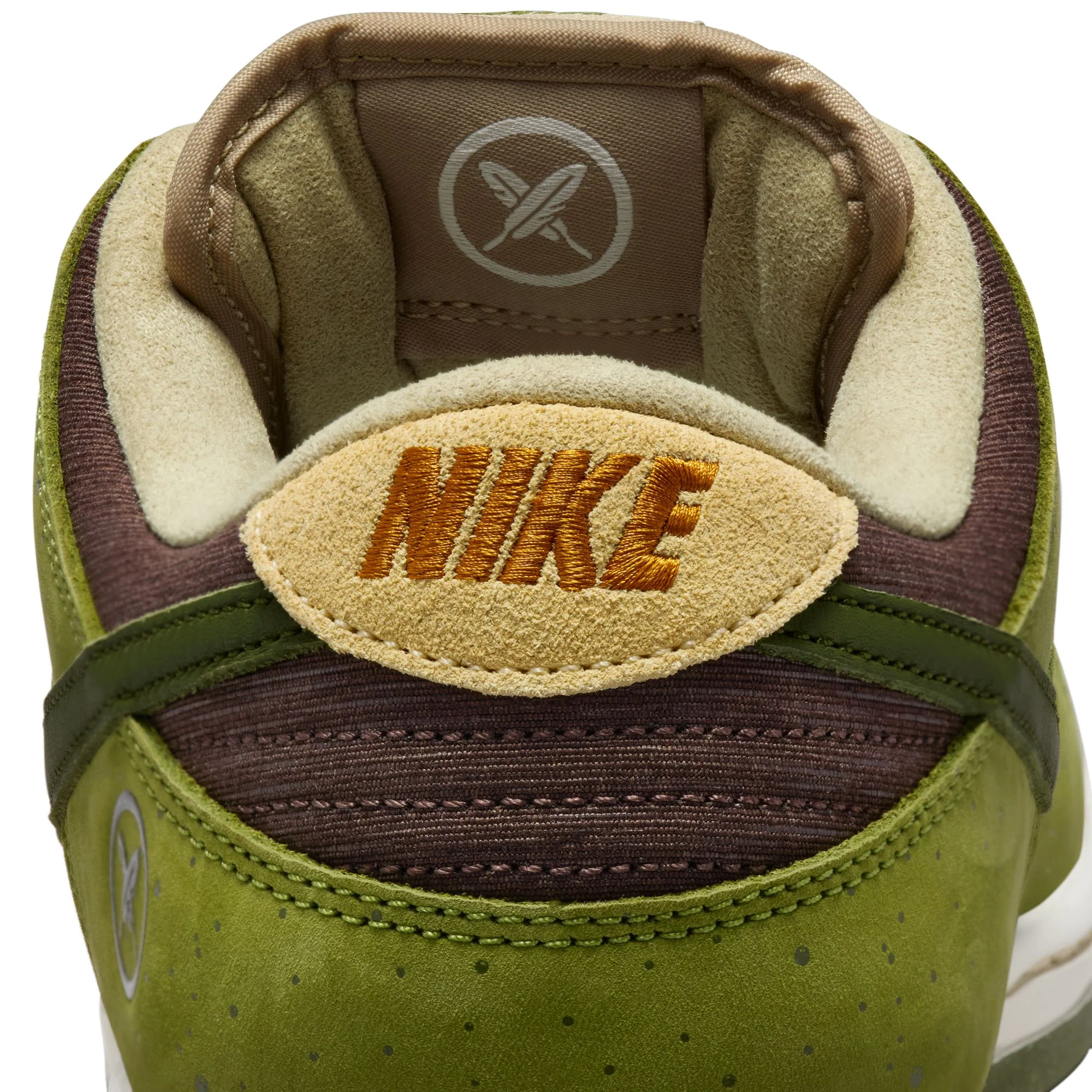 NIKE SB YUTO DUNK LOW PRO ASPARAGUS GREEN / LEGION GREEN-LT KHAKI - Image 6