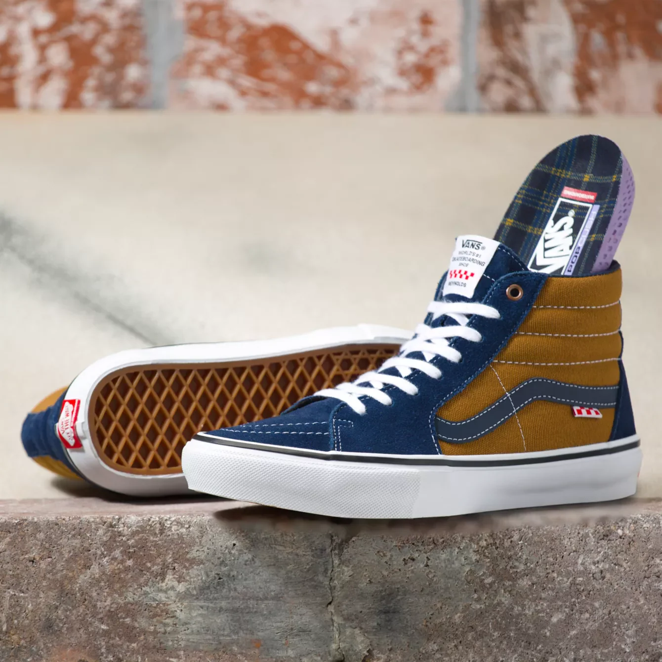 VANS REYNOLDS  SKATE SK8-HI NAVY / GOLDEN BROWN - Image 2